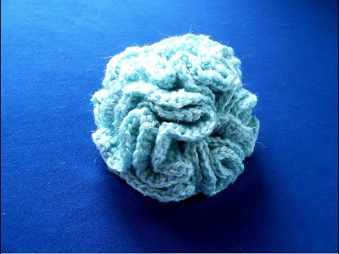 Видео: Помпон на зимнюю шапку, связанный крючком.