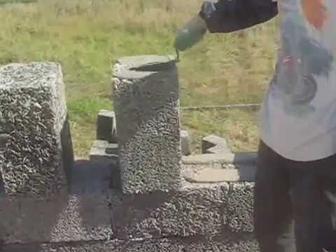 Видео: Как я клал арболит. Мой метод кладки блоков из арболита.