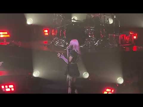 Видео: Wildways & Mary Gu – Я тебя тоже | VK Stadium Москва 01.12.2024