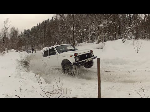 Видео: Окунь зимой со льда, прорываемся через ручьи и сугробы, залив Клай, Саяно-Шушенское водохранилище