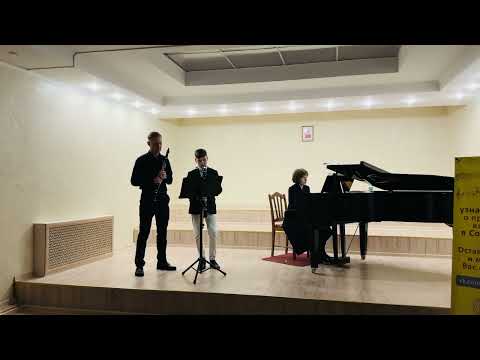 Видео: М. Равель «Pavane»Витко Мартин кларнет