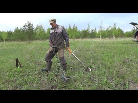 Видео: Поиск металлолома с металлоискателем вдоль полей.
