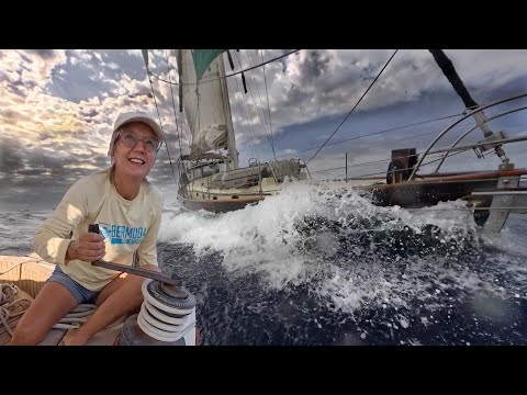Видео: Пересечение Атлантики с тремя ураганами! | Эпизод 152