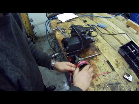 Видео: Ремонт рулевого механизма Land Rover Adwest, часть 2. Сборка