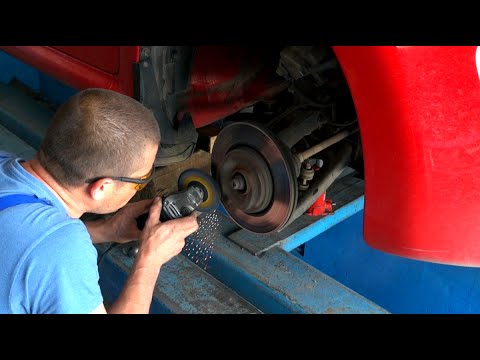 Видео: Peugeot 107. замена тормозных колодок.