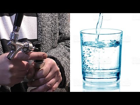 Видео: Газируем воду в домашних условиях / Gassing the water