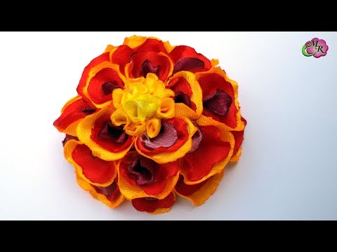 Видео: Заколка Бархатцы. Канзаши МК/ Чорнобривці зі стрічки 2,5 см/ Hairpin Marigold. DIY Kanzashi