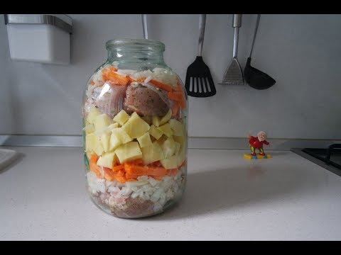 Видео: Курица в банке с картофелем.