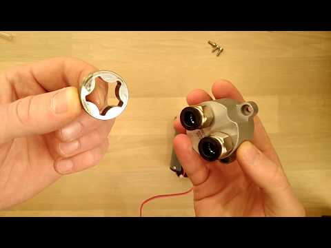 Видео: Замена масла насосом через щуп. Новый насос