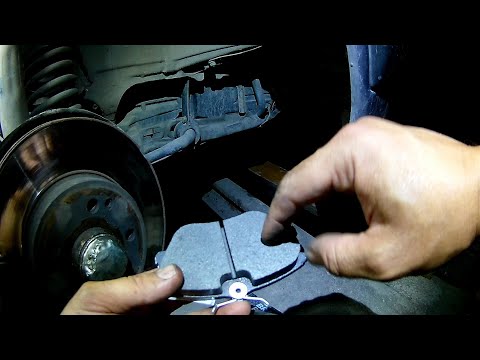 Видео: Как заменить передние колодки мерседес 124