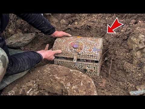 Видео: Мы нашли очень большое сокровище❗️ [ Странный поиск сокровищ с металлоискателем ]