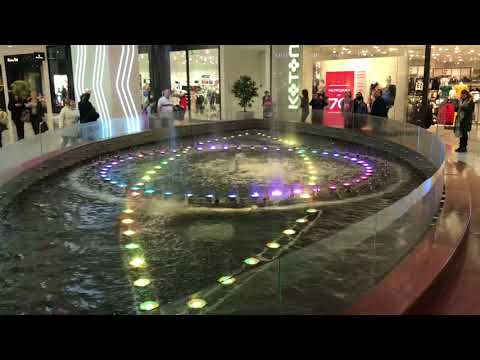 Видео: Светомузыкальный фонтан и танцующий водопад в ТРЦ "Океания", 22.02.2018 г.