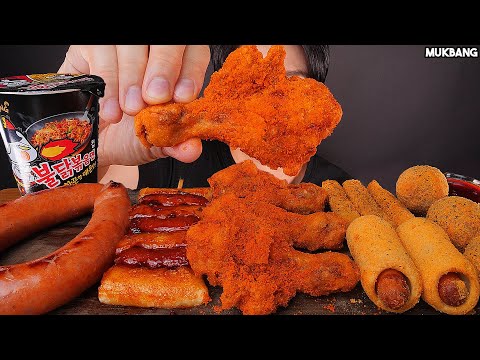 Видео: острая жареная курица с лапшой, колбаса SPICY CHICKEN 🍗 FIRE NOODLES & SAUSAGE EATING ASMR MUKBANG