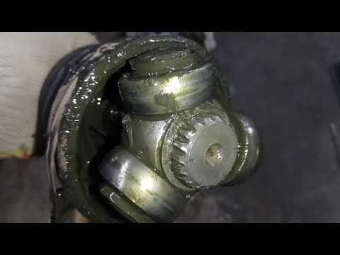 Видео: Hyundai Getz 2010 Drive universal joint   Замена привода шрус（гранаты）
