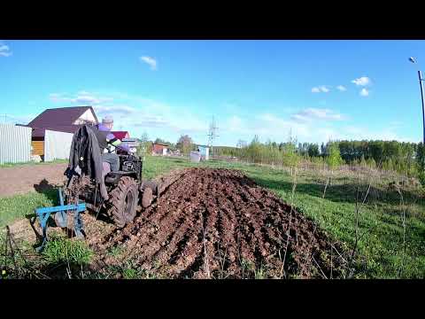 Видео: Минитрактор  с ДВС Lifan 20 л.с.  первая вспашка плугом.