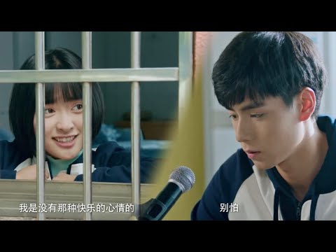 Видео: Когда Сяо Си заболела и оказалась на карантине, Цзян Чен утешал ее перед всей школой: «Не бойся!»