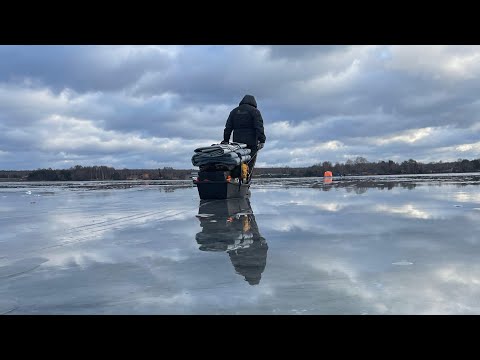 Видео: Волны на льду, где зима?! Долгожданное открытие зимней ловли леща 2025.