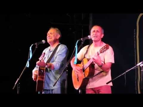 Видео: Дуэт "Иваси". В аэропорту "Минводы" ("У тучи нет иной заботы...")