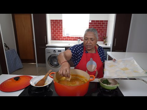 Видео: Готовим острую дал-питу с горошком — сытную вариацию нашего рецепта питы в дурбанском стиле.