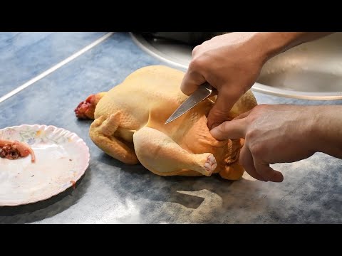 Видео: Как выпотрошить курицу красиво и аккуратно