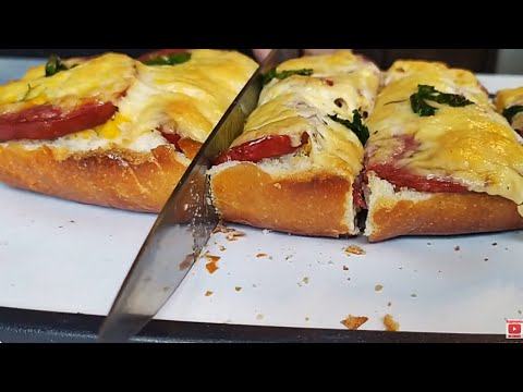 Видео: Горячие бутерброды с колбасой и сыром в духовке.