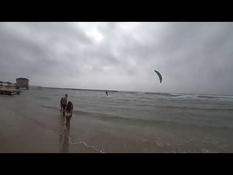 Видео: Кайтсёрфинг в Нетании.  Шарав в Израиле.