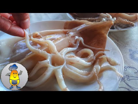 Видео: Как просто ПОЧИСТИТЬ КАЛЬМАР от пленки | ЧИСТКА ТУШКИ КАЛЬМАРА - 2 супер способа