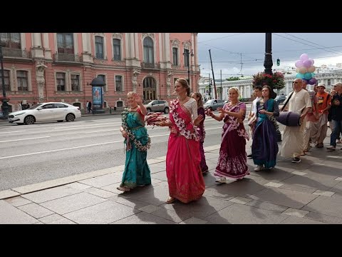 Видео: Кришнаиты на Невском проспекте перестали петь и танцевать и вот почему...