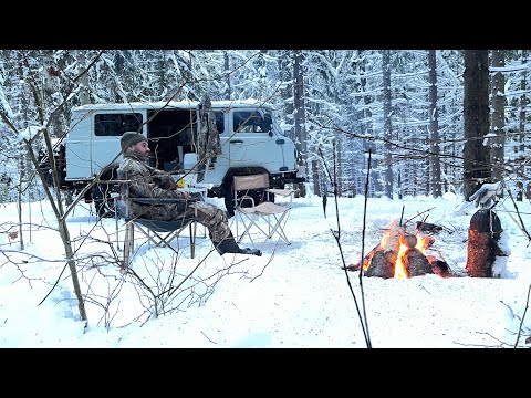 Видео: Первый раз ночуем в зимнем лесу в УАЗ буханке ч.1 |  Запускаем автономку