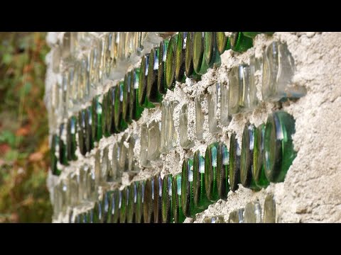 Видео: Диво-будинок з більше 80 тисяч пляшок звів чоловік на Тячівщині