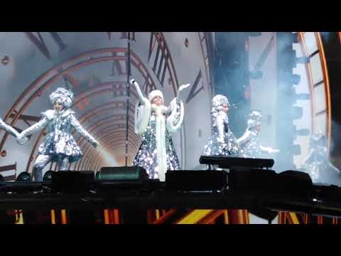 Видео: 1 января 2021 г. Новогодняя песня Снегурочки! Новый год на Октябрьской пл. возле Новогодней елки