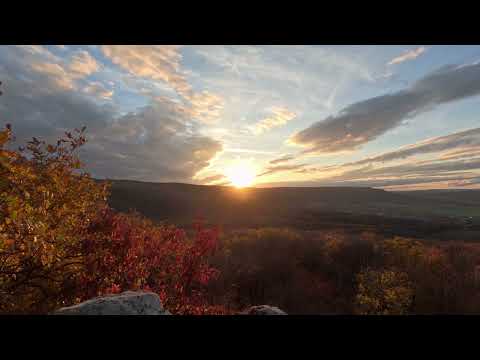 Видео: Закат в горах. Спокойная музыка для сна или работы