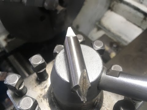 Видео: Как я затачиваю резцы. Резец для трапеции из центровки. Полный процесс.