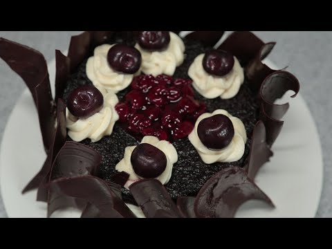 Видео: Приготовление торта «Чёрный лес», сладких орешков и чипсов из груши