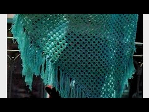 Видео: Как связать простую треугольную женскую шаль крючком простым и быстрым стежком.