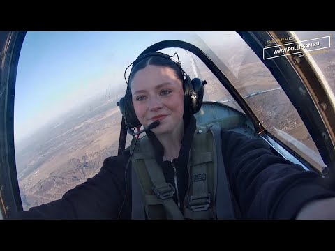 Видео: Красивый и эмоциональный полёт на Як-52 прекрасной Дианы - королевы света! С фигурами пилотажа!