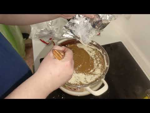 Видео: 🔥Супер адское варево для стимуляции пчёл 😁🔥белковая подкормка для пчёл😊