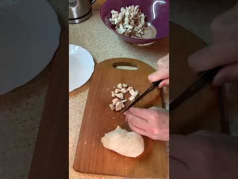 Видео: Млинці з куркою та грибами