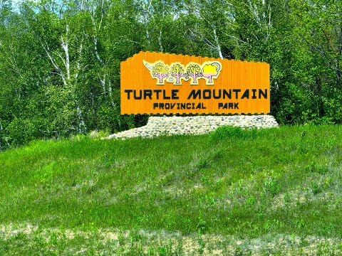 Видео: International Peace Garden. Turtle Mountain Provincial Park. Парк на границе Канады и США.