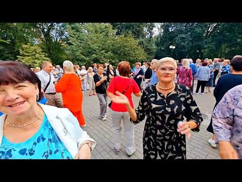 Видео: 7.09.25г... "Ты Идёшь ко Мне с Цветами"... Саша Рычкова... Гомель, Парк, Танцы... 