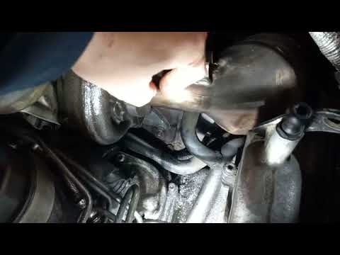 Видео: Как снять турбину на AUDI A6 C5 2.5 TDI