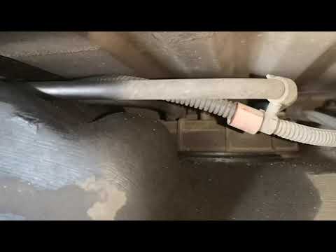 Видео: Течет бак  ОПЕЛЬ ВИВАРО OPEL VIVARO Как слить дизель