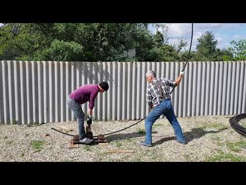 Видео: Как погнуть дуги для теплиц. Трубогиб.