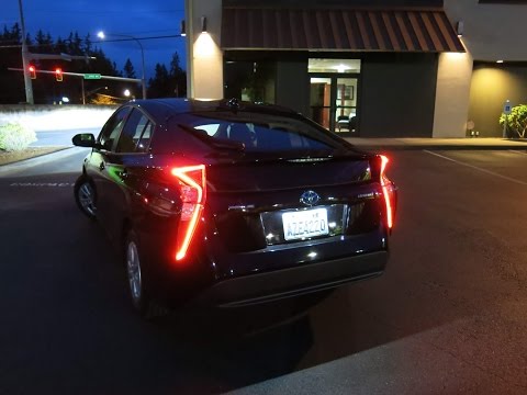 Видео: Toyota Prius 2016-2017 на русском