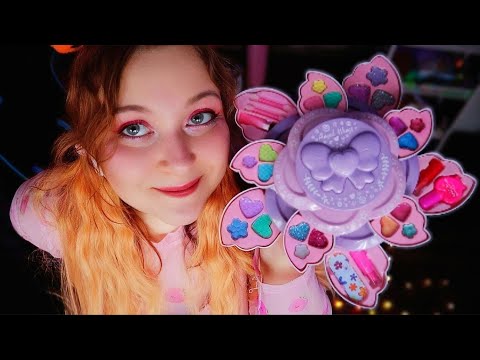Видео: АСМР 💄 Макияж ДЕТСКОЙ КОСМЕТИКОЙ от МЕЛКОЙ сеструхи 🏵 ASMR makeup from sis 👧