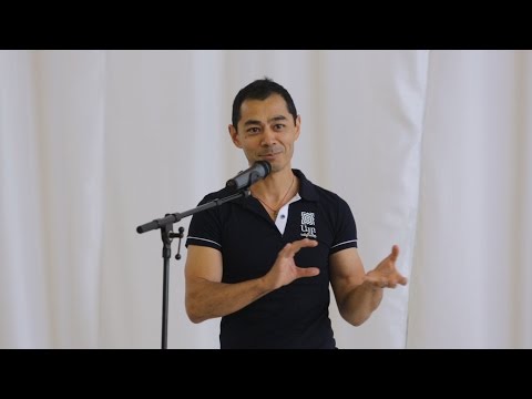 Видео: David Yang Commencement speech Ayb School Давид Ян речь перед выпускниками школы Айб (русский язык)