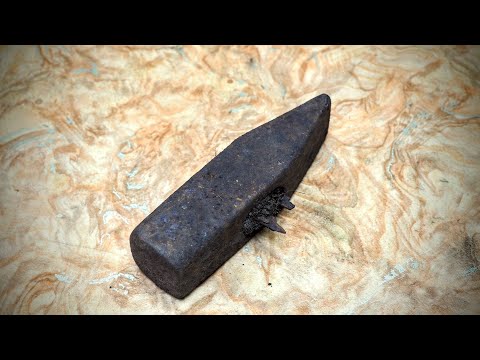 Видео: Реставрация ржавого советского молотка.  Нанесение рисунка на металл.