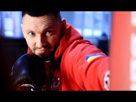 Видео: Как бьют по боксерскому мешку новички - основные ошибки при нанесении ударов по мешку