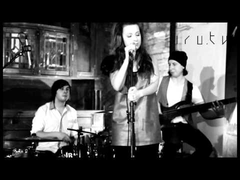Видео: Юлия Савичева - Гудбай, любовь (acoustic)