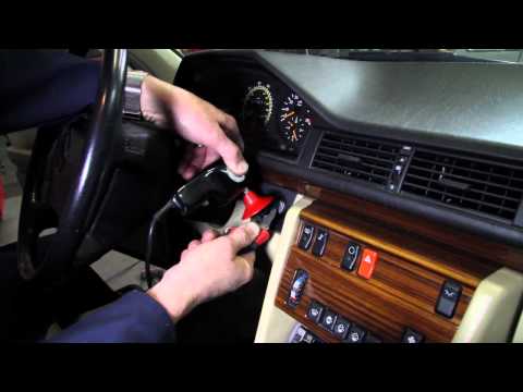 Видео: Как «вытащить» застрявший ключ зажигания на Mercedes Benz 1973–1995 годов выпуска